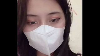 Cewek Asia Manis Menggoda di Live Streaming Pertama
