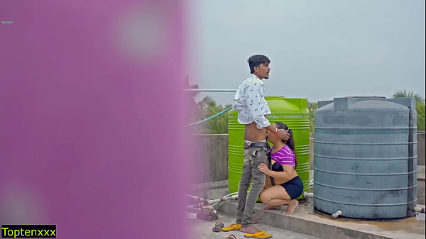 Ngentot Hot di Atap! Jangan Sampai Keluar di Dalam Memek