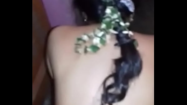 Desi bhabhi digoyang dari belakang dengan gaya anjing