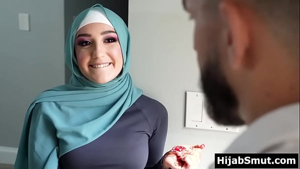 Gadis muslimah polos digodok pelatih sepak bolanya jadi pemain panas