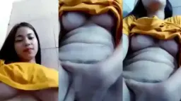 Gadis Muda Montok Payudara Bulat Menggoda dengan Baju Ketat Kuning