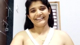 Kamal ki desi ladki apne bade boobs dikha rahi hai