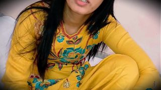 Mertua Bergoyang dengan Bokong Besar yang Menggoda