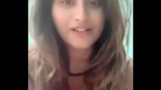 Desi India yang menggoda dengan bayaran sensual