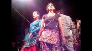 Tarian Menggoda dari Wanita Seksi