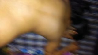 Gadis desi yang menggoda dengan lekuk tubuhnya yang memikat
