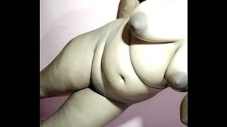 Mahasiswa Desa India dan Bibi Tua Beraksi Ganas