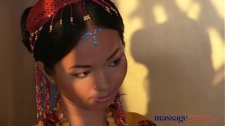Ruangan Pijat Panas, Masase Thai Menggoda Menggila dengan Kontol Keras di Vagina Tindiknya