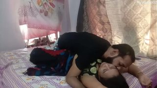 Saudara Tiri India & Adik Tiri: Video Bercinta Paling Hot dengan Audio Jernih dan Musik Menggoda