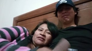 Desahogo salvaje con la madura que me parió a mi esposa
