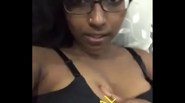 Gadis desi yang menggoda
