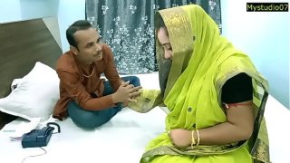 Istri panas India butuh uang untuk pengobatan suami! Adegan panas amatir Hindi