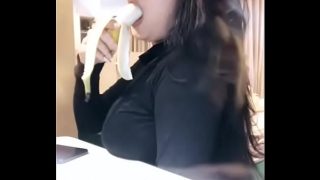 Monica Adhea, Model Indonesia yang Panas dan Menggoda dengan Aksi Blowjobnya