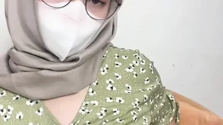 Young young mama shows off her perfect body