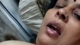 Aunty montok yang suka jilat tetek, rekaman mesumnya bikin nafsu