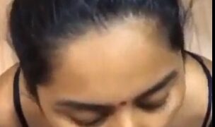 Gadis India doyan ngentot mulut di video bokep