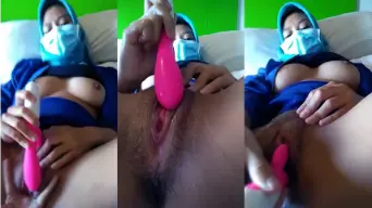 Masturbasi Gadis Berhijab Karyawati Bank