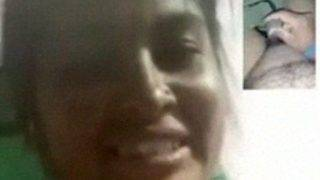 Tante Malayali buka toket, bikin cowok coli di video call
