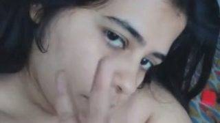 Video panas cewek desi mandiri dengan payudara montok