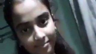 Video solo pertama gadis India yang panas dan menggoda