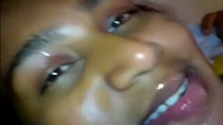 Wanita India menelan sperma pria lain dalam video porno lokal