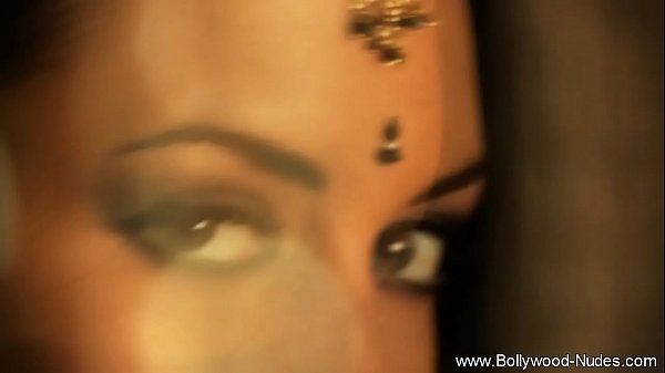 MILF India Seksi yang Menggoda dan Memikat