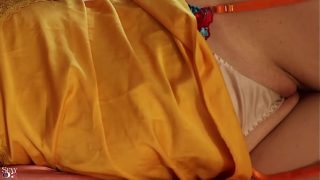 Gadis Prancis Amatir dalam Lingerie Satin, Menggoda dengan Heels dan Stockings, Main Kotor dari Belakang hingga Mulut Penuh Nafsu