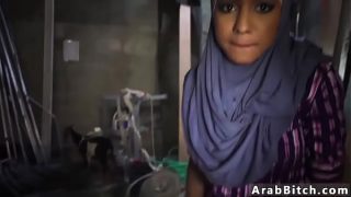 Paha Arab Montok Bergoyang di Titik Jatuh, 23km dari Pangkalan
