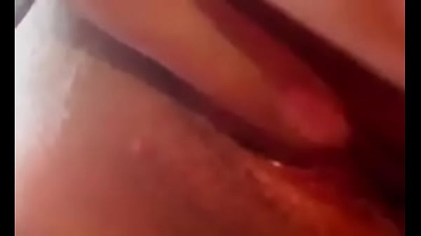 Mi perra me manda un video caliente masturbándose y pidiendo verga