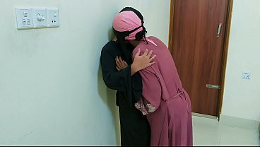 Desi bhabhi masak di dapur, bikin adonan panas yang bikin nafsu