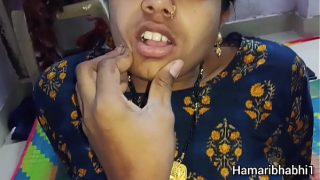 Desi Bhabhi panas digoyang sampai meraung-raung di ranjang rumah sendiri saat suaminya pergi.