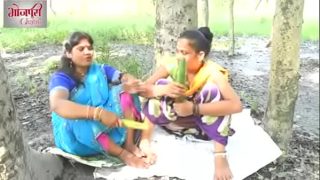 गाँव की महिलाएं अपनी प्यास बुझाने के लिए क्या इस्तेमाल करती हैं, खुद ही बता रही हैं
