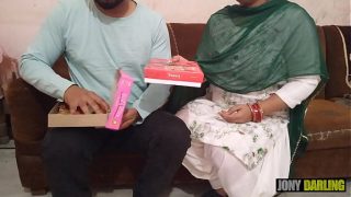 Diwali ki raat maami ki geeli choot mein patakhe fodkar manayi badi dhoom dhaam se