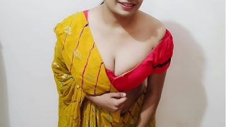 भाभी ने देवर का हाथ में लंड पकड़ा, फिर उसके बड़े लंड से खुद को चोदवाया (हिंदी ऑडियो)