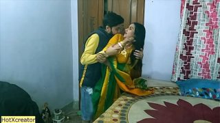 Perempuan Tua India yang Menggoda vs Gadis Remaja yang Panas! Adegan Mesra dengan Suara Menggairahkan dalam Bahasa Hindi