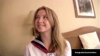 Sunny Lane, Mahasiswi Amerika, Digenjot Ngentot Basah oleh Pria Asia yang Horny!