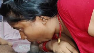 Bini tetangga yang lagi horny, ngeblowjob ala desi sampe cumnya diminum abis.