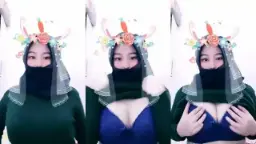 Ukhti Fira Bergaya Seksi dengan Jilbab dan Baju Hijau yang Menggoda