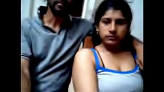 Desi pasangan doyan pamer memek di depan kamera