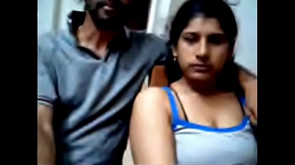 Desi pasangan doyan pamer memek di depan kamera