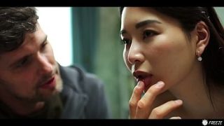 Gadis Kpop Asia Imut Ngilerin Air Mani, Muka Jepang Beku Digencet Kontol