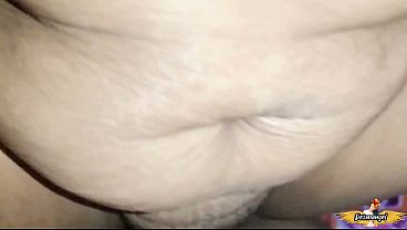 Desi bhabhi ke gand ka dhamaka, Bangladeshi honey ke saath jor jor se chudai, gaand phaad ke anal sex.