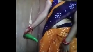 Tante Desi mainin mentimun sampai puas