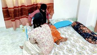 Desi bhabhi main dildo se chudai karti hui