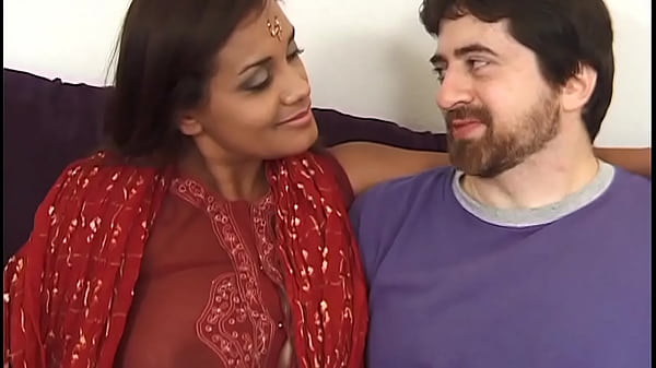 Istri Selingkuh, Bibi Shriya Ngentot dengan Adik Tiri dan Temannya – Audio Hindi Jernih