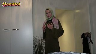Abang, kakak tiriku pakai hijab minta ngewe sebelum ortu pulang
