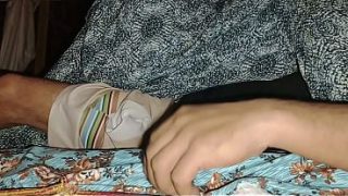 Malam ini, mam tiri bikin gila, jari dua masuk ke selangkangan, air mancur deras.