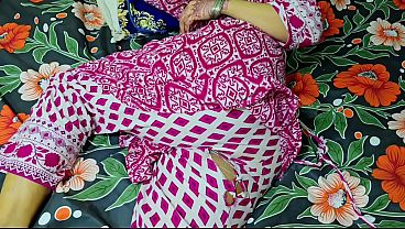 Ibu Tiri celana robek, anak tiri ngewe memek montok sampai njerit.