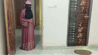 Gue ngewein adik tiri gara-gara dia main game mulu.