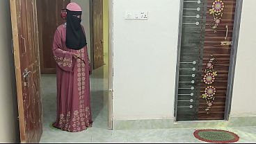 Gue ngewein adik tiri gara-gara dia main game mulu.